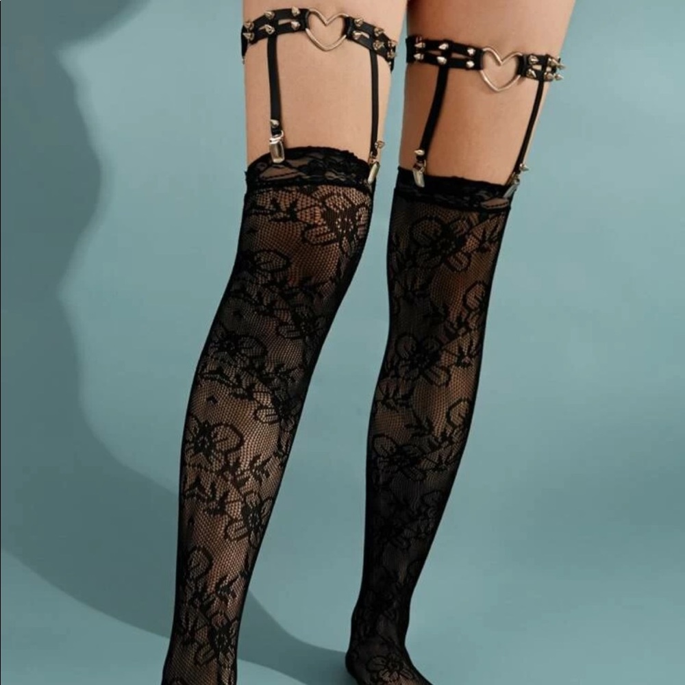 Two piece heart decor rivet garter belt